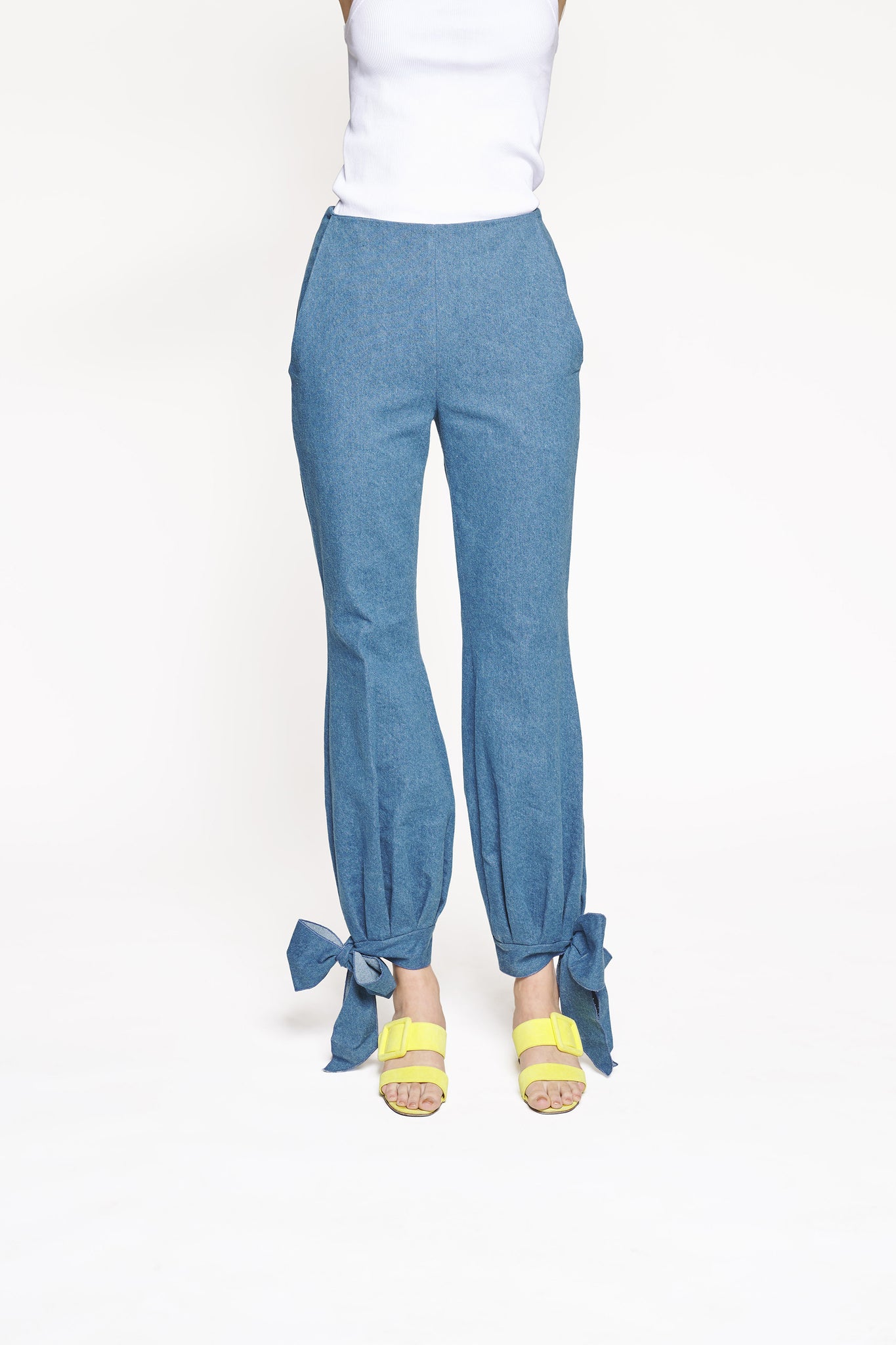Front view of the Alli Blair NY Boweautiful Jeans